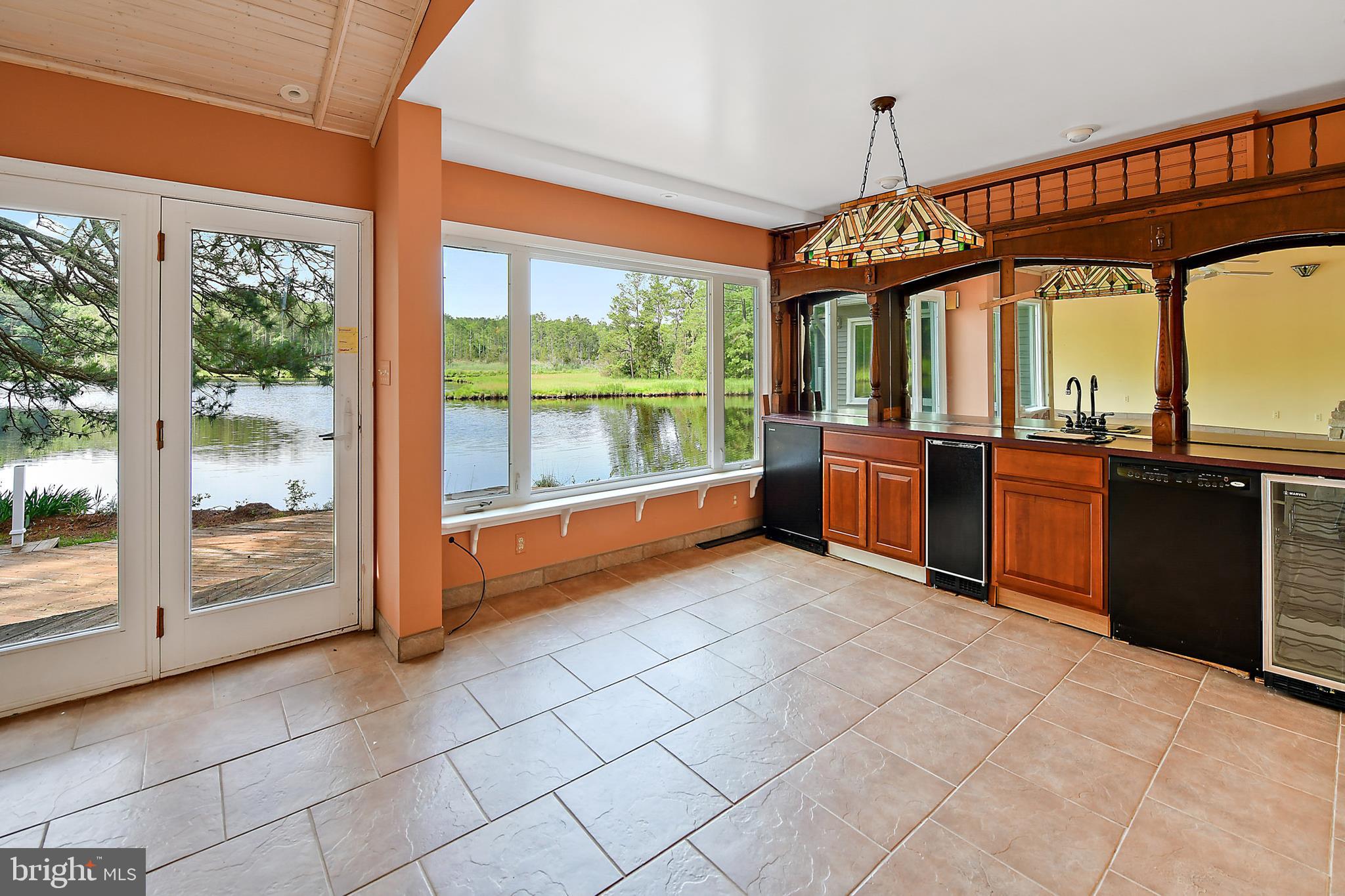 9502 Croppers Island Road Newark, MD 21841 - Photo 31 of 46 FAMILY ROOM: WATER VIEW