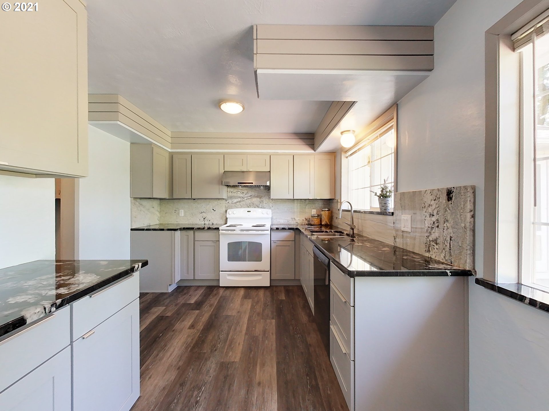 1090 Southeast Fir Villa Road Dallas, OR 97338 - Photo 9 of 32