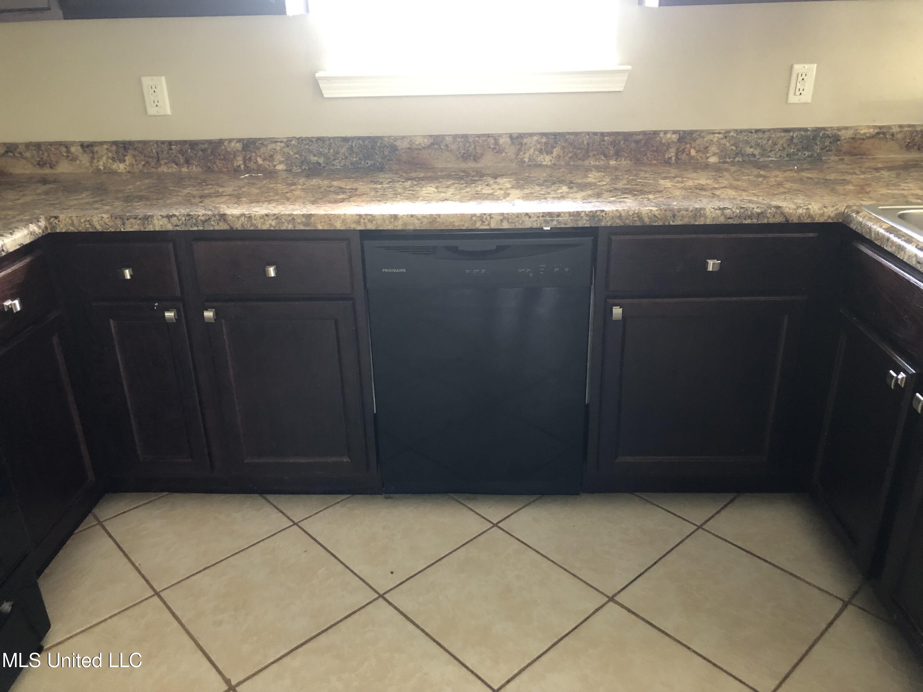 21949 Slider Road Moss Point, MS 39562 - Photo 10 of 59 IMG_2154
