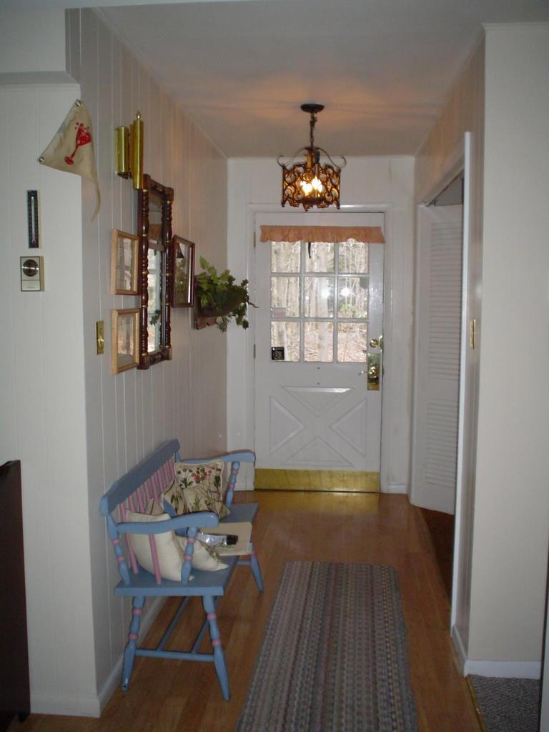 206 Beech Ridge Drive Pocono Summit, PA 18346 - Photo 8 of 10 Foyer