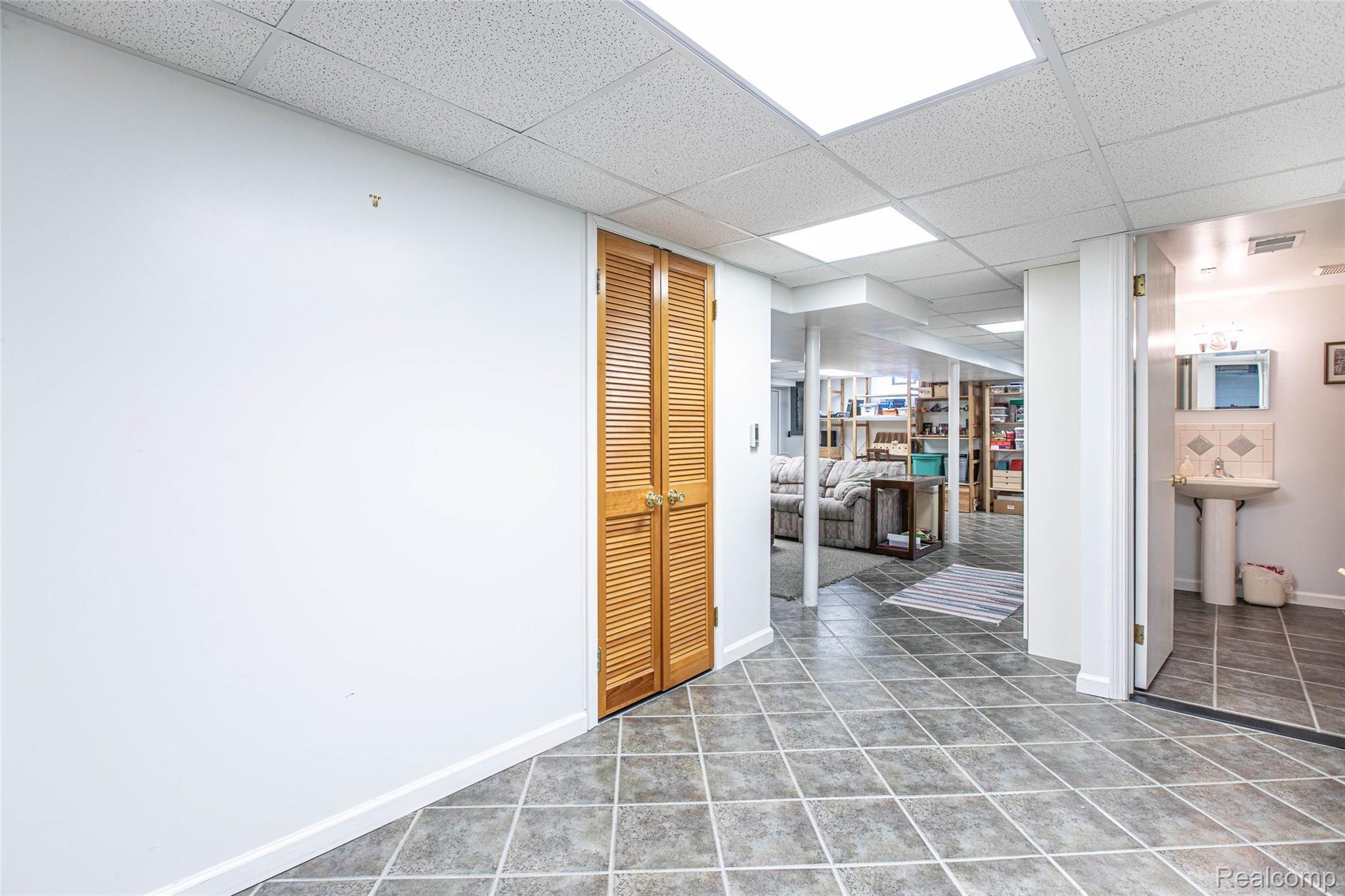 6 Ridgemont Court Dearborn, MI 48124 - Photo 42 of 54 -33.jpg