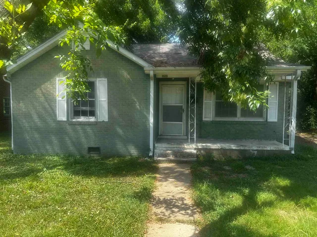 $1,000 | 325 West Cooper Street, Brownsville, TN 38012