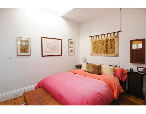 31 Pinckney Street, Unit 4B Boston, MA 02114 - Photo 4 of 5 a bedroom with a bed and a flat screen tv