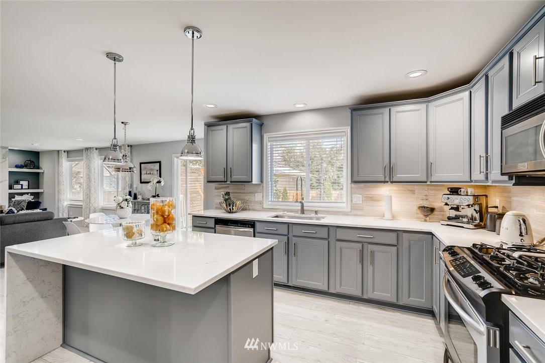 3722 Northeast 12th Street Renton, WA 98056 - Photo 10 of 40 Gallery Image 10