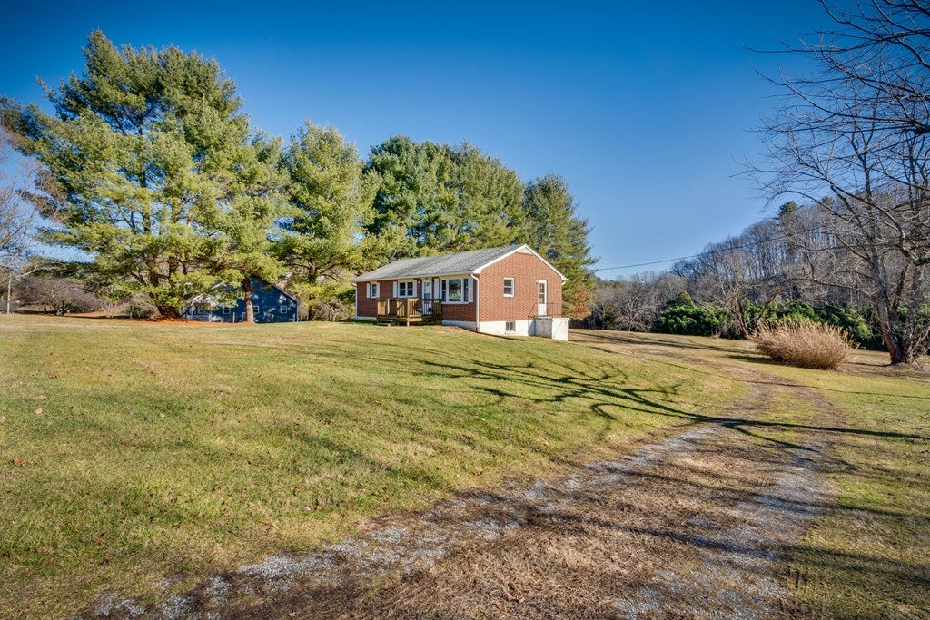 18632 Cleveland Road Abingdon, VA 24211 - Photo 3 of 25 Gallery Image 3