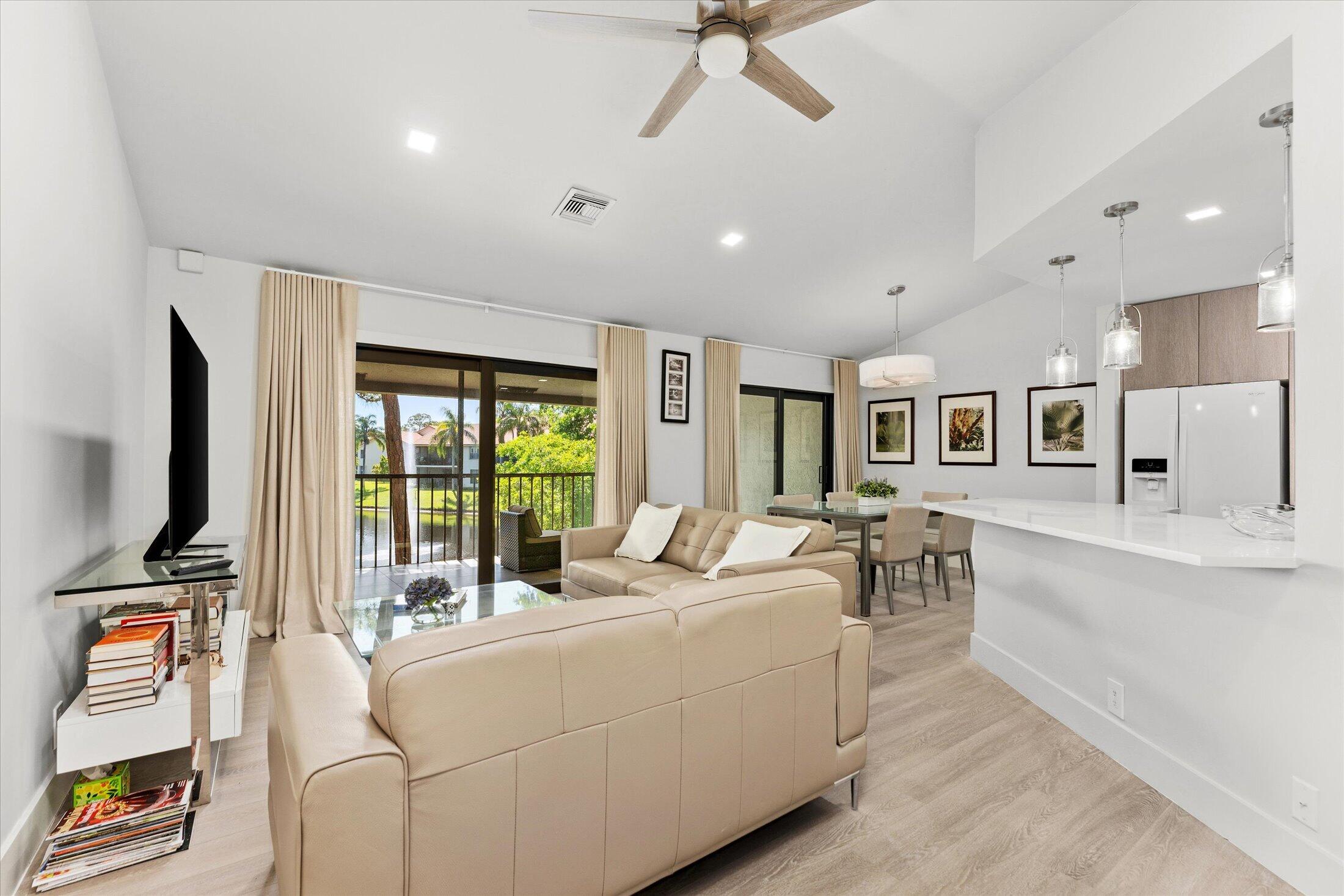 5521 Coach House Circle, Unit G Boca Raton, FL 33486 - Photo 6 of 32 View