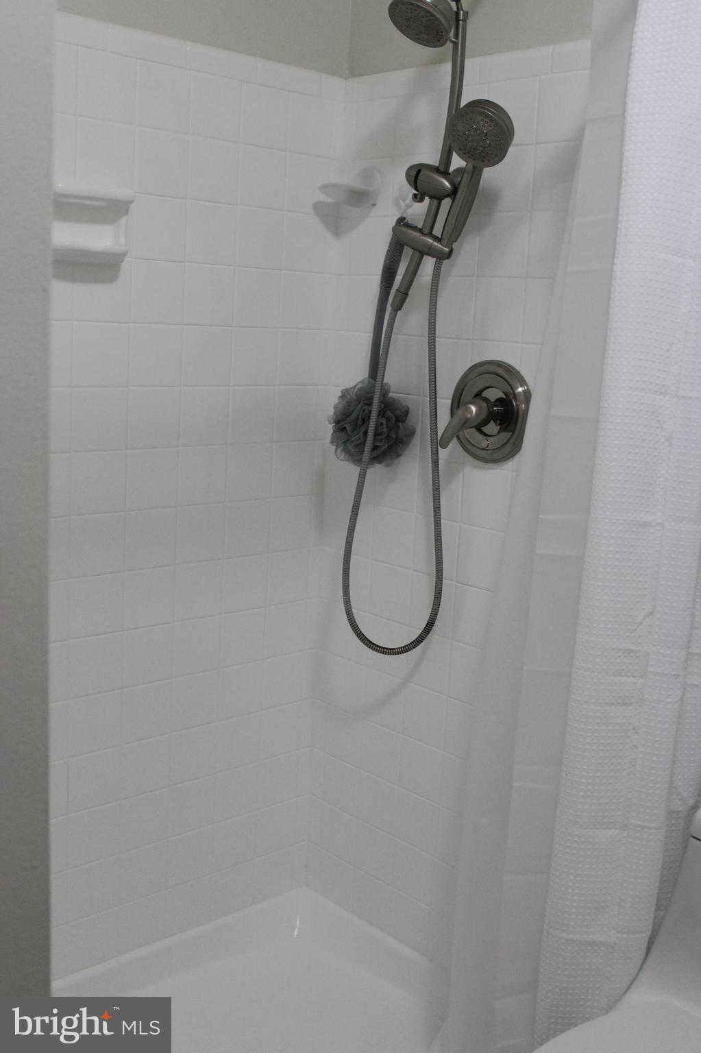 7210 Racepoint Way Alexandria, VA 22315 - Photo 13 of 23 Bath (Master)