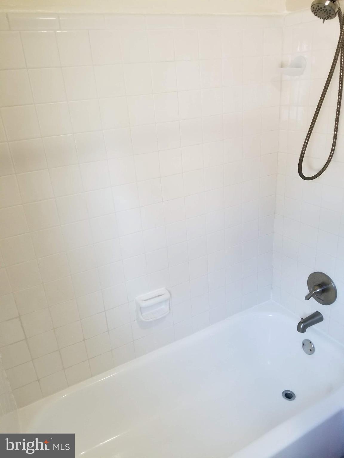 7210 Racepoint Way Alexandria, VA 22315 - Photo 18 of 23 Upper Level Full Bath