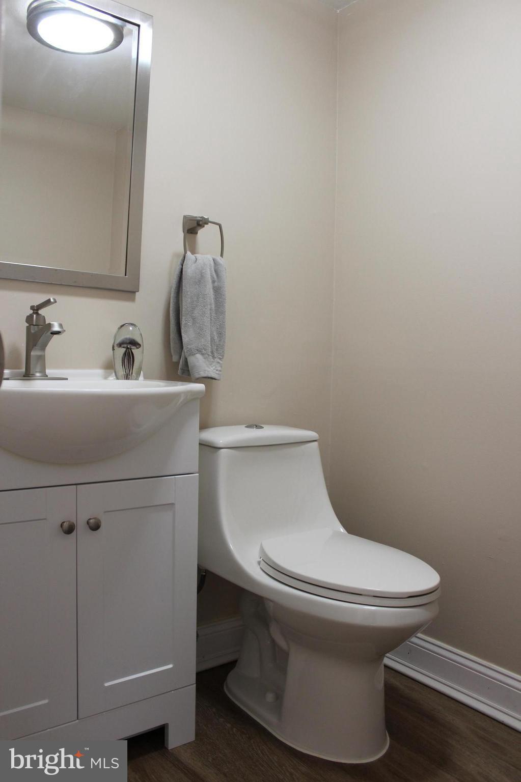 7210 Racepoint Way Alexandria, VA 22315 - Photo 8 of 23 Main Level Half Bath