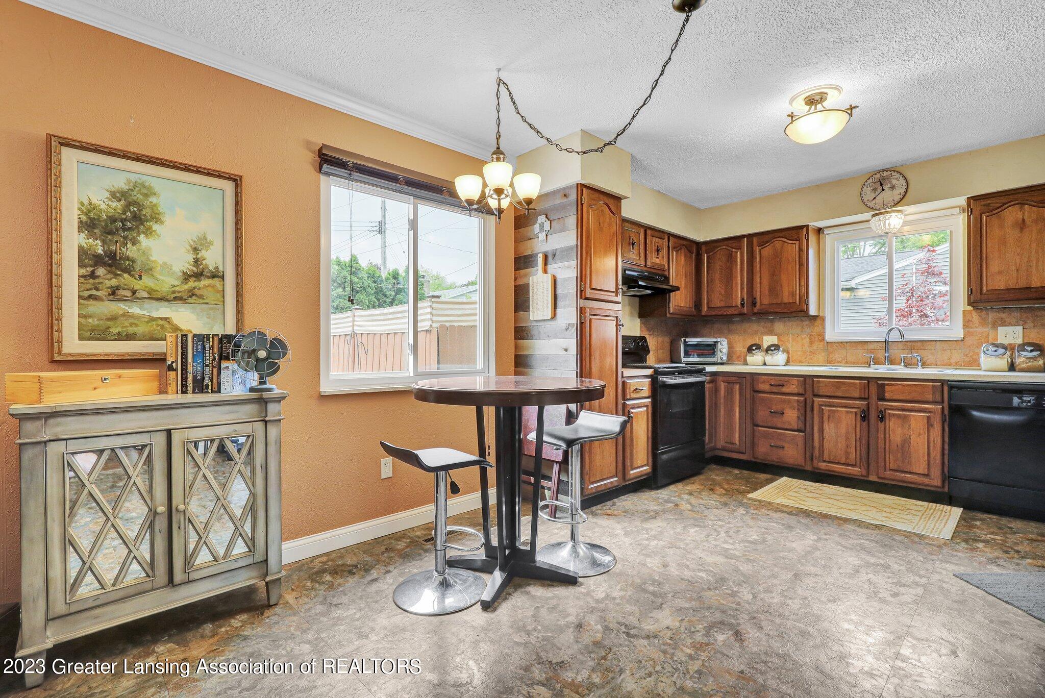 3017 Colchester Road Lansing, MI 48906 - Photo 11 of 40 6-web-or-mls-Open Ended Media-6