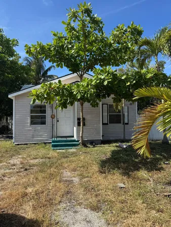 $2,300 | 2127 Cleveland Street, Unit FRONT, Hollywood, FL 33020