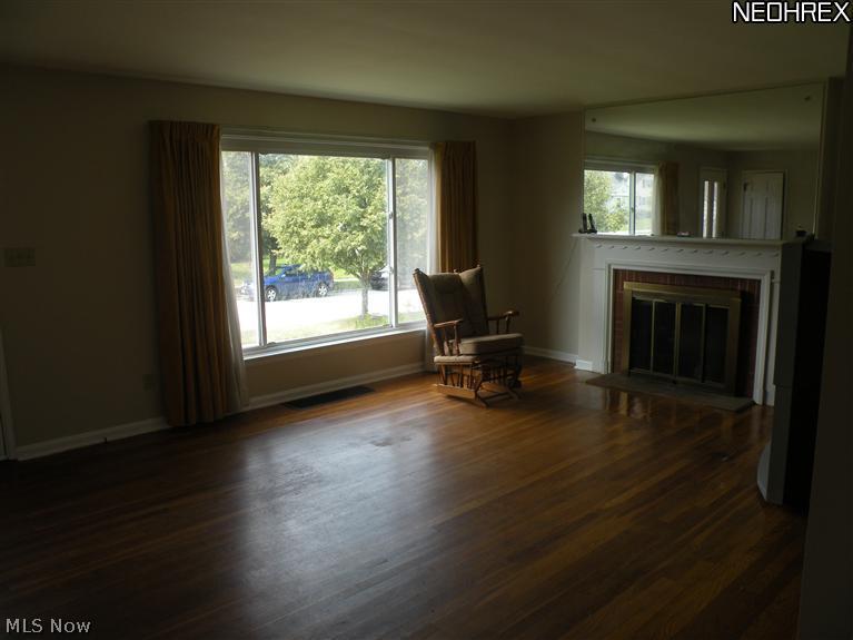 16564 Webster Road Cleveland, OH 44130 - Photo 3 of 20 Gallery Image 3