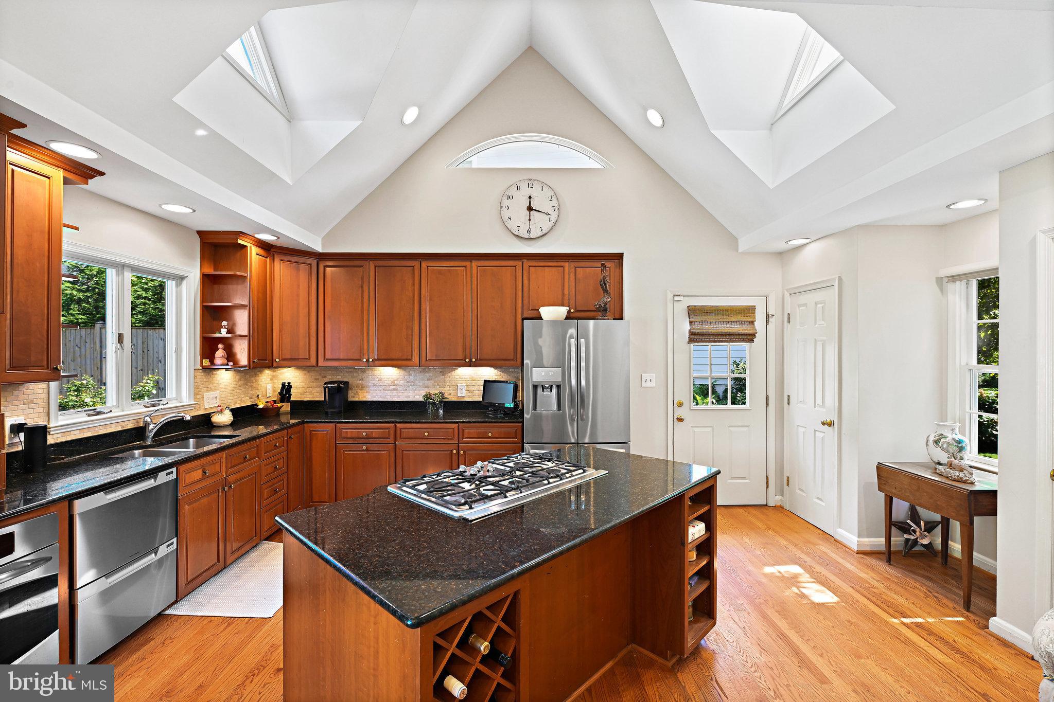 1451 Pathfinder Lane McLean, VA 22101 - Photo 6 of 59