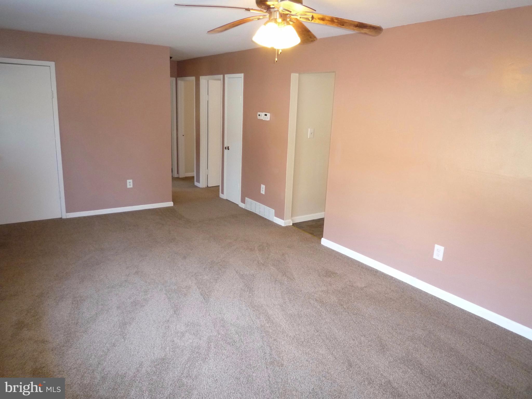 1060 Red Lion Road New Castle, DE 19720 - Photo 4 of 23 Living Room