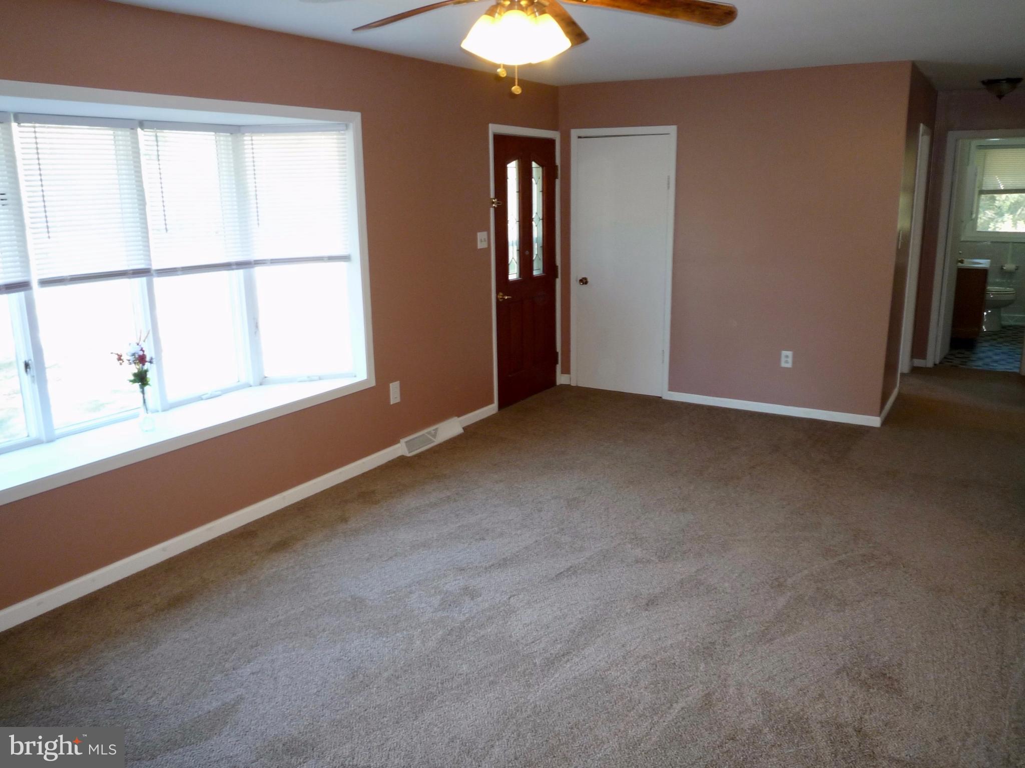 1060 Red Lion Road New Castle, DE 19720 - Photo 5 of 23 Living Room