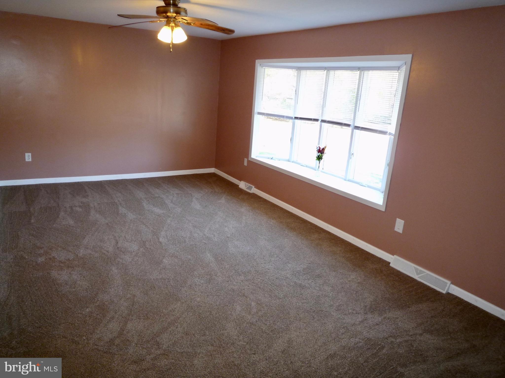 1060 Red Lion Road New Castle, DE 19720 - Photo 6 of 23 Living Room