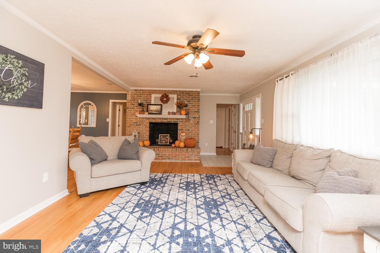 568 Apple Pie Ridge Road Winchester, VA 22603 - Photo 3 of 48 Living Room