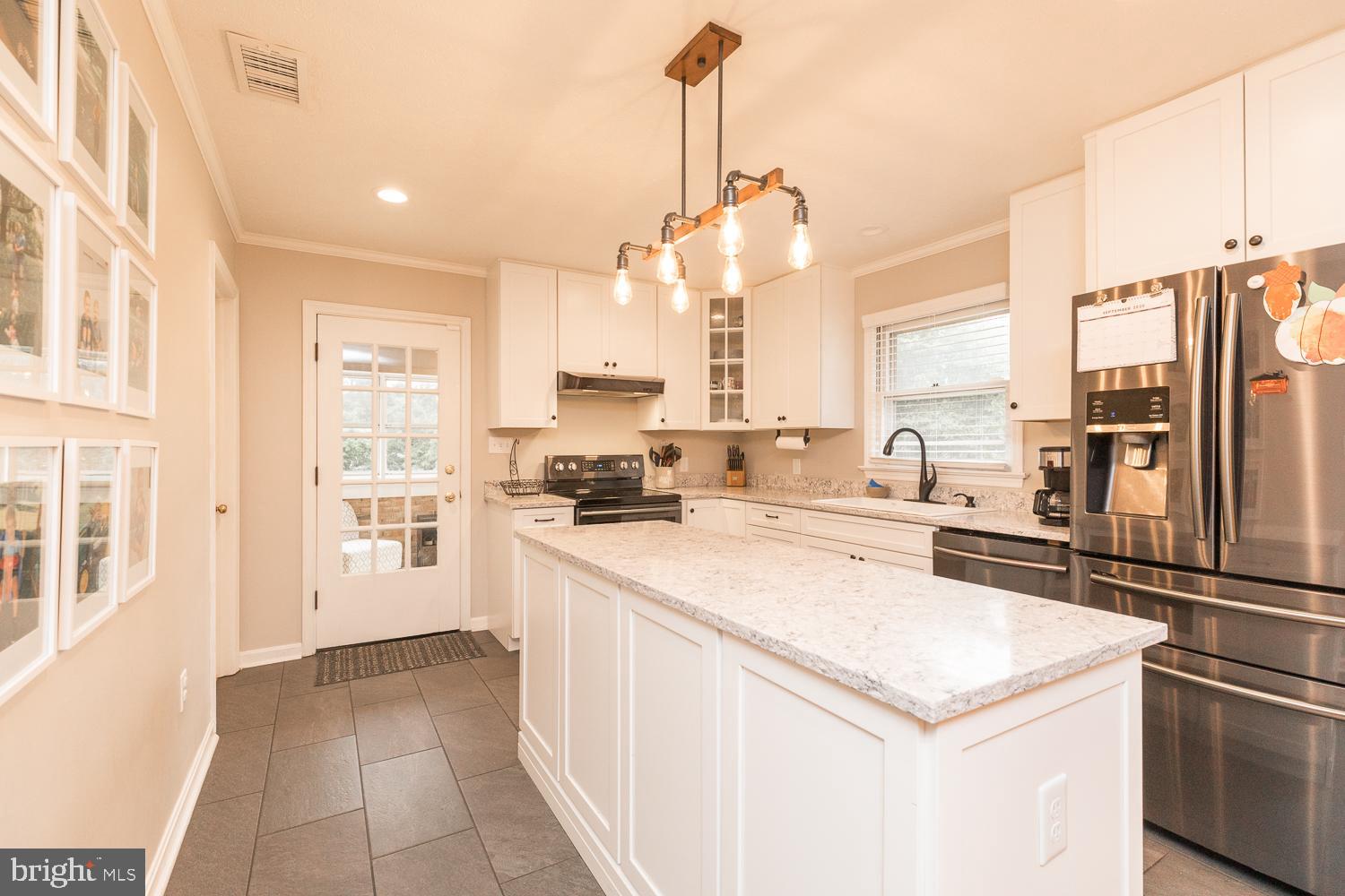 568 Apple Pie Ridge Road Winchester, VA 22603 - Photo 7 of 48 Look at that Kitchen!