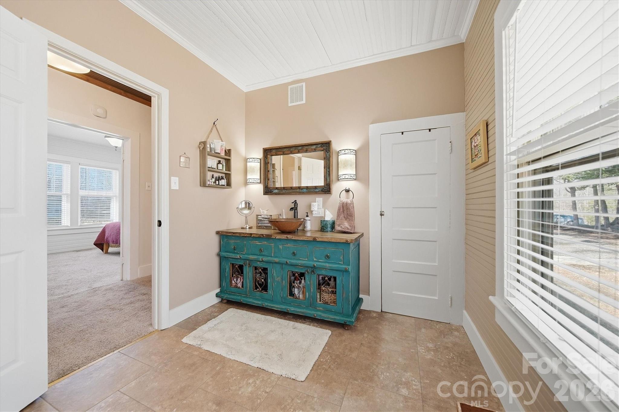 113 Leonhardt Road Morganton, NC 28655 - Photo 22 of 44 hallway with mirror and window