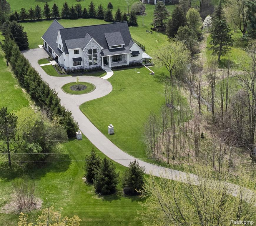 8439 Holcomb Road Clarkston, MI 48348 - Photo 3 of 64