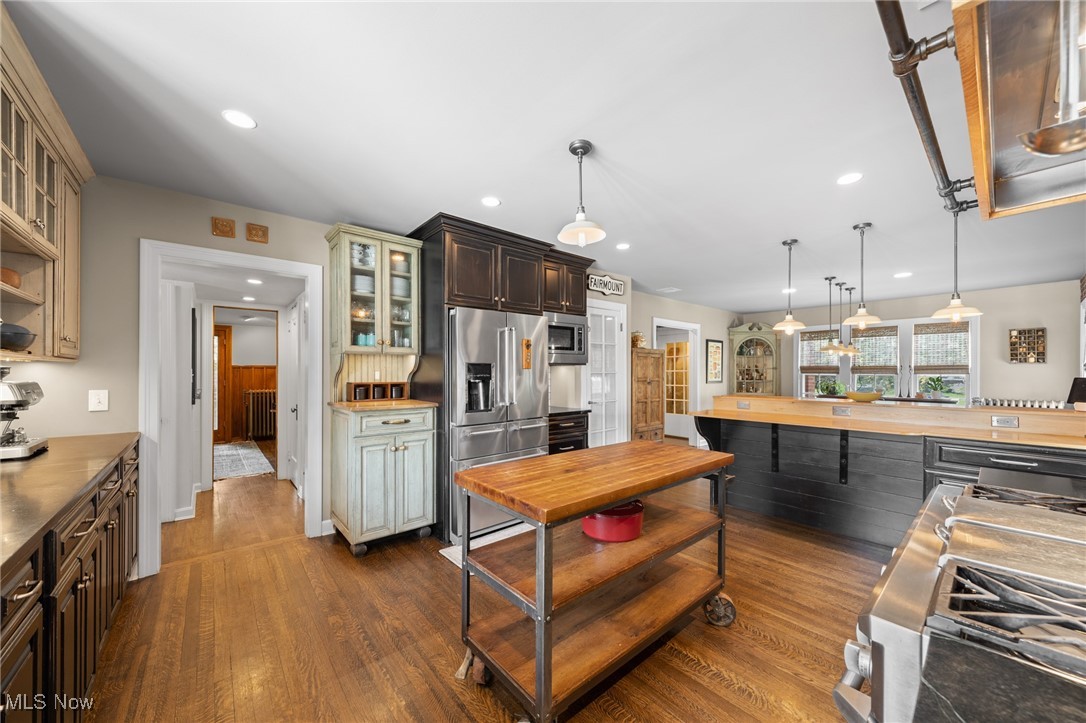 15805 Chadbourne Road Cleveland, OH 44120 - Photo 7 of 48 Gallery Image 7