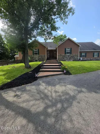 $899,900 | 4 Big Bay Road, Queensbury, NY 12804