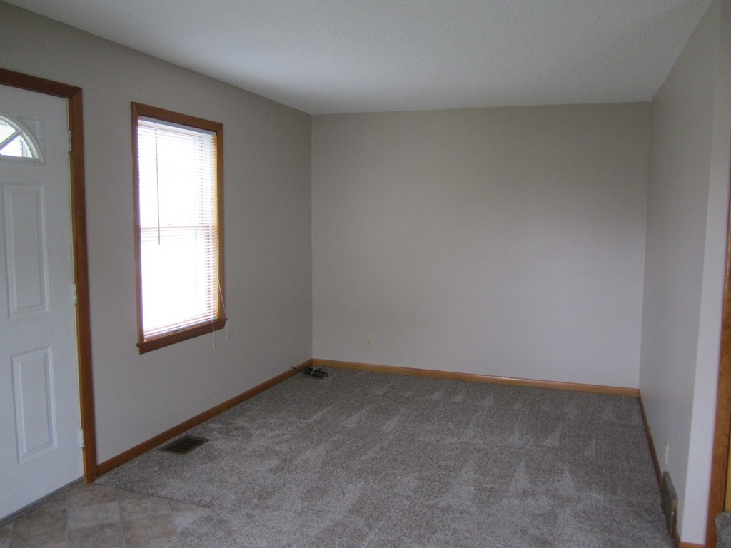 209 John Street Butler, IN 46721 - Photo 5 of 24