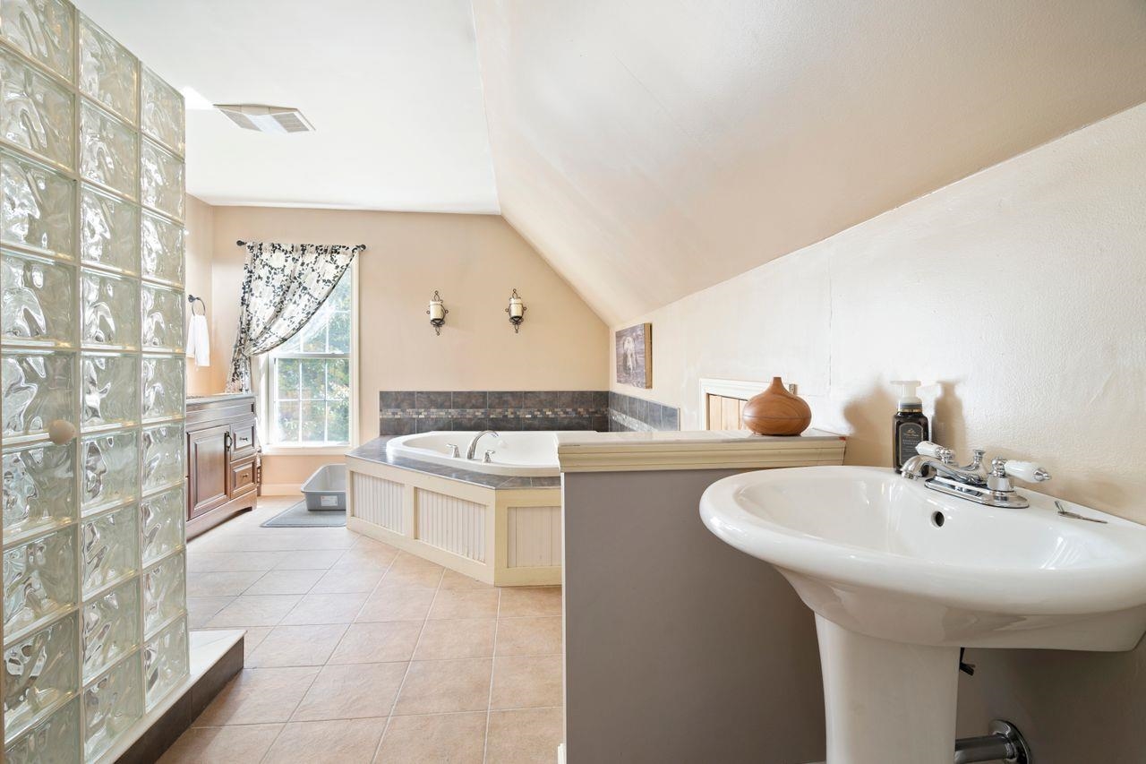 87 Garney Road Brookfield, NH 03872 - Photo 23 of 37