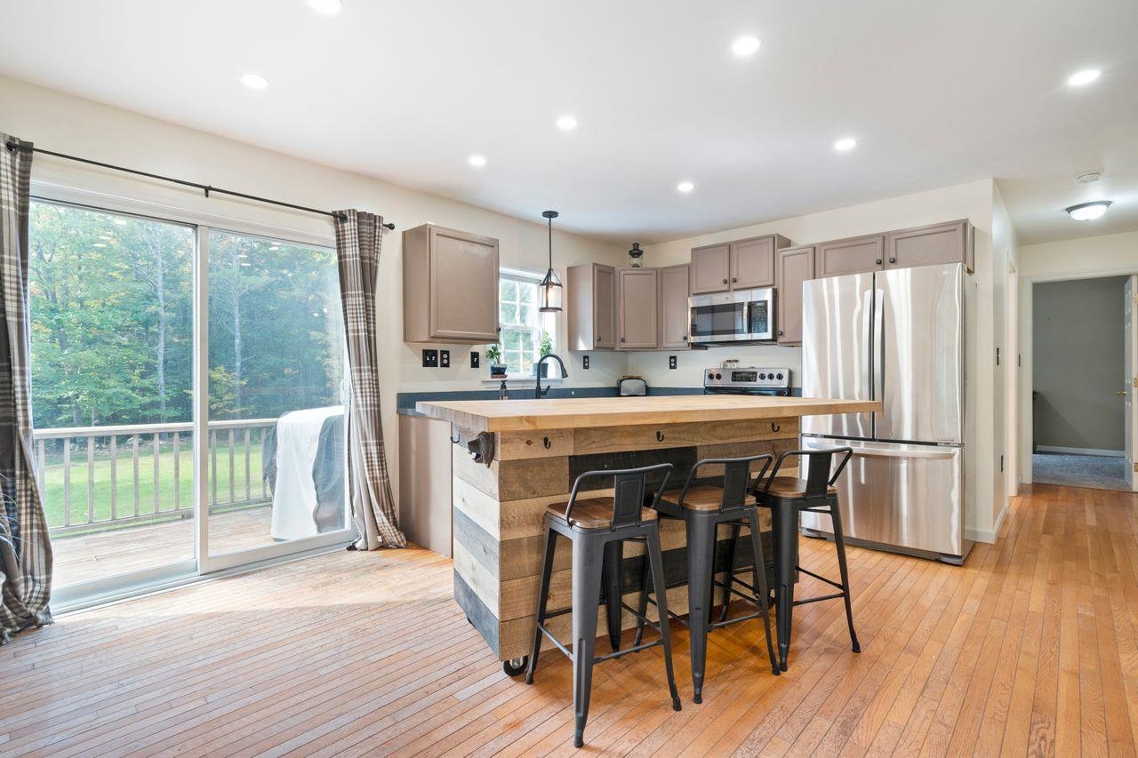 87 Garney Road Brookfield, NH 03872 - Photo 4 of 37