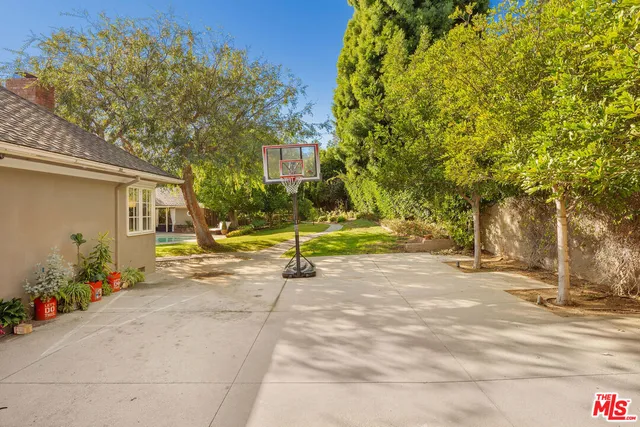 $27,995 | 723 Sierra Drive, Beverly Hills, CA 90210