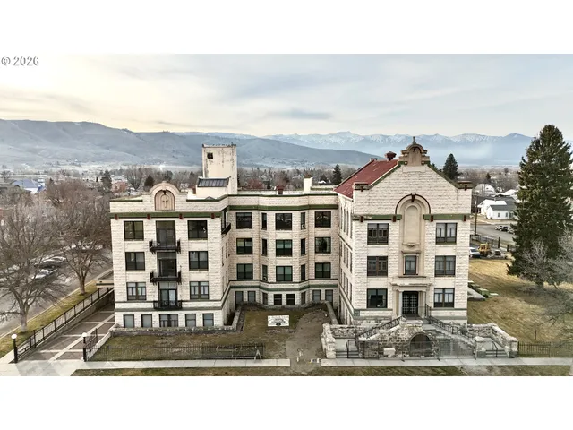 $189,000 | 2365 4th Street, Unit 205, Baker City, OR 97814