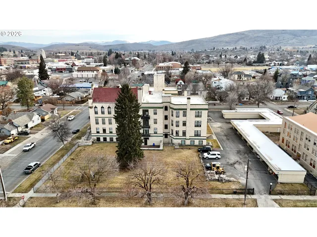 $189,000 | 2365 4th Street, Unit 205, Baker City, OR 97814