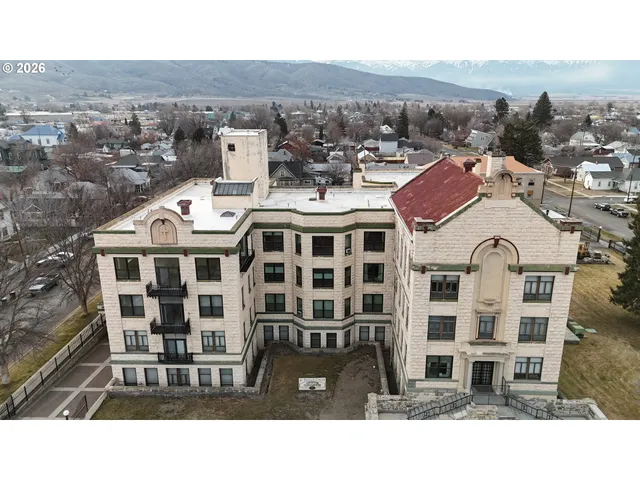 $189,000 | 2365 4th Street, Unit 205, Baker City, OR 97814