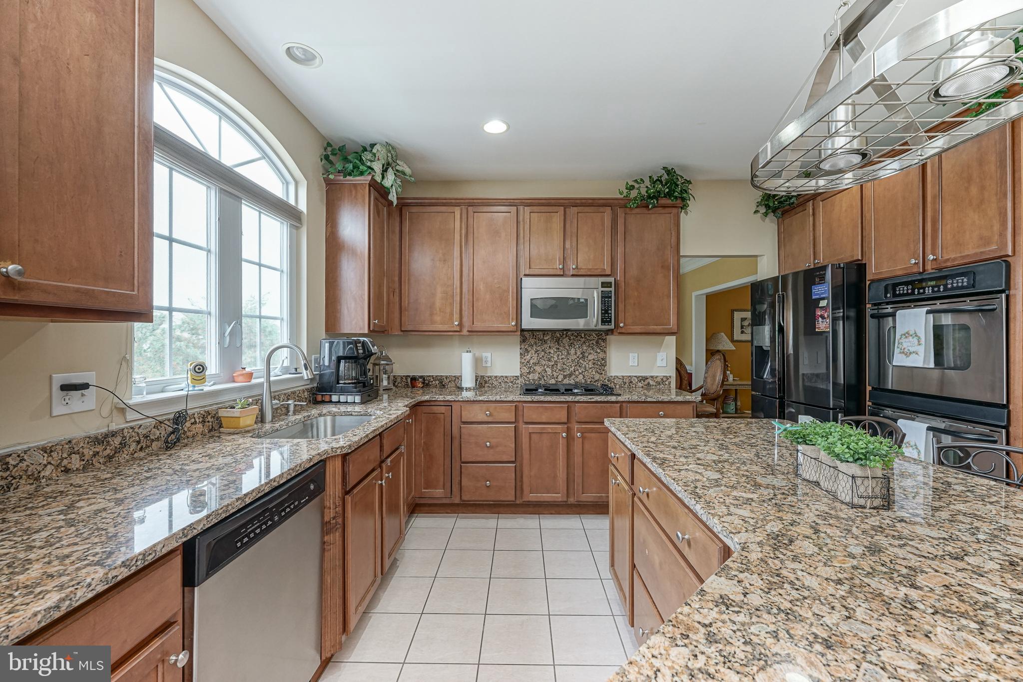 816 Renaissance Drive Williamstown, NJ 08094 - Photo 12 of 41 Kitchen w/Brand New Granite Counters