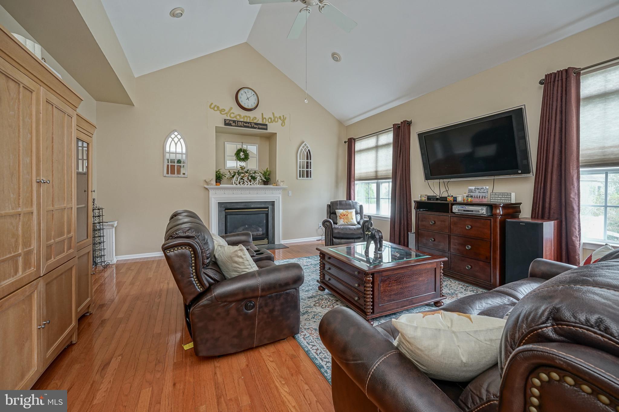 816 Renaissance Drive Williamstown, NJ 08094 - Photo 19 of 41 Family Room w/Hardwood Flooring