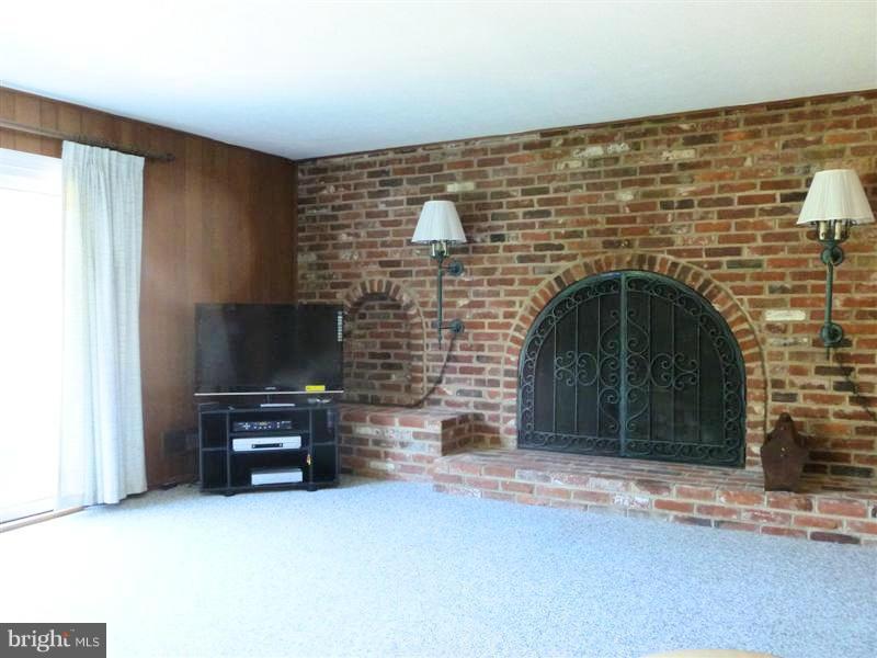 12800 Teaberry Road Silver Spring, MD 20906 - Photo 4 of 13 Family Room