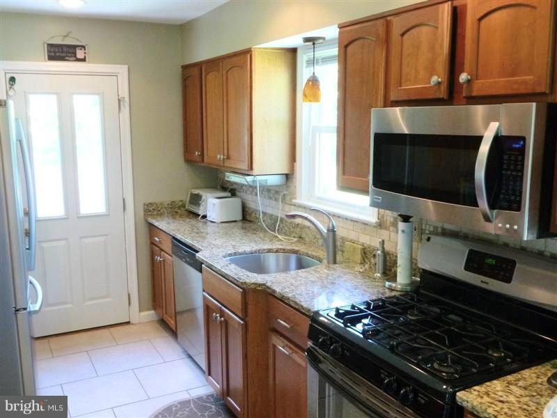 12800 Teaberry Road Silver Spring, MD 20906 - Photo 6 of 13 Kitchen