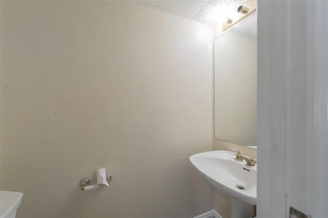 $172,999 | 9200 Rodeo Drive, Irving, TX 75063