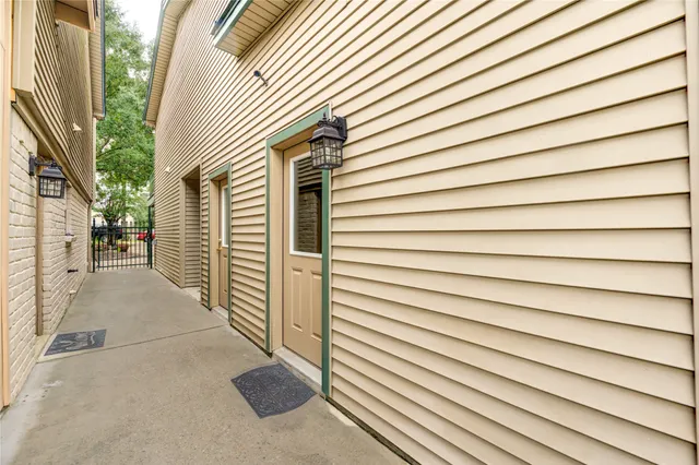 $1,500 | 303 Shady Glen Lane, Conroe, TX 77385