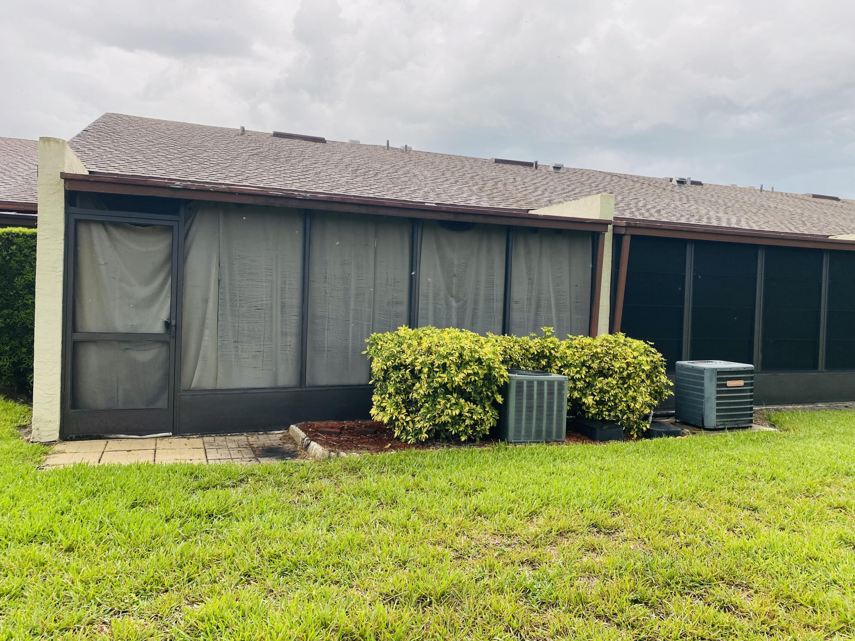 6018 Indrio Road, Unit H6 Fort Pierce, FL 34951 - Photo 14 of 15 back patio