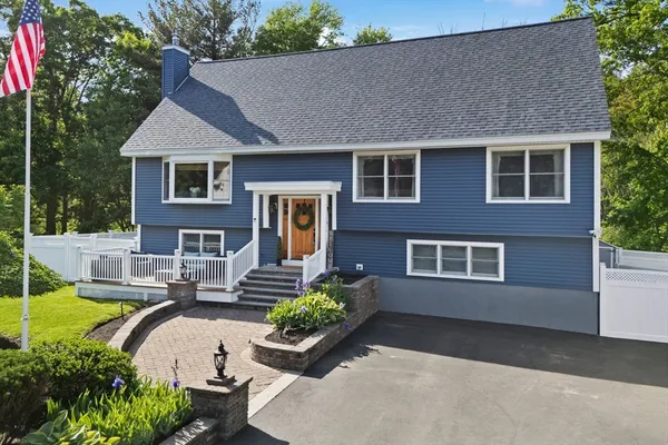 $1,100,000 | 10 Seneca Lane, Wilmington, MA 01887