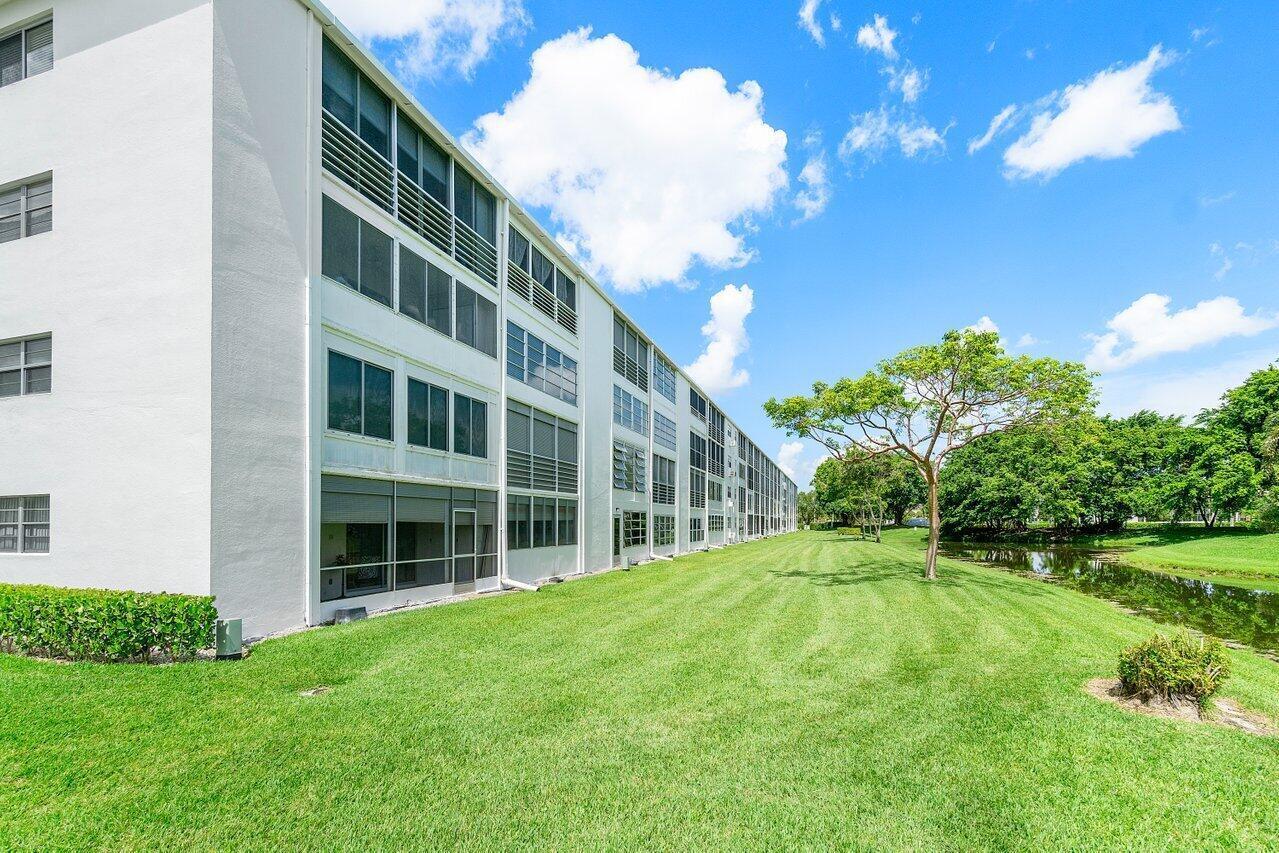 2046 Rexford Drive Boca Raton, FL 33434 - Photo 25 of 33 028-2046RexfordC-BocaRaton-FL-33434-SMAL
