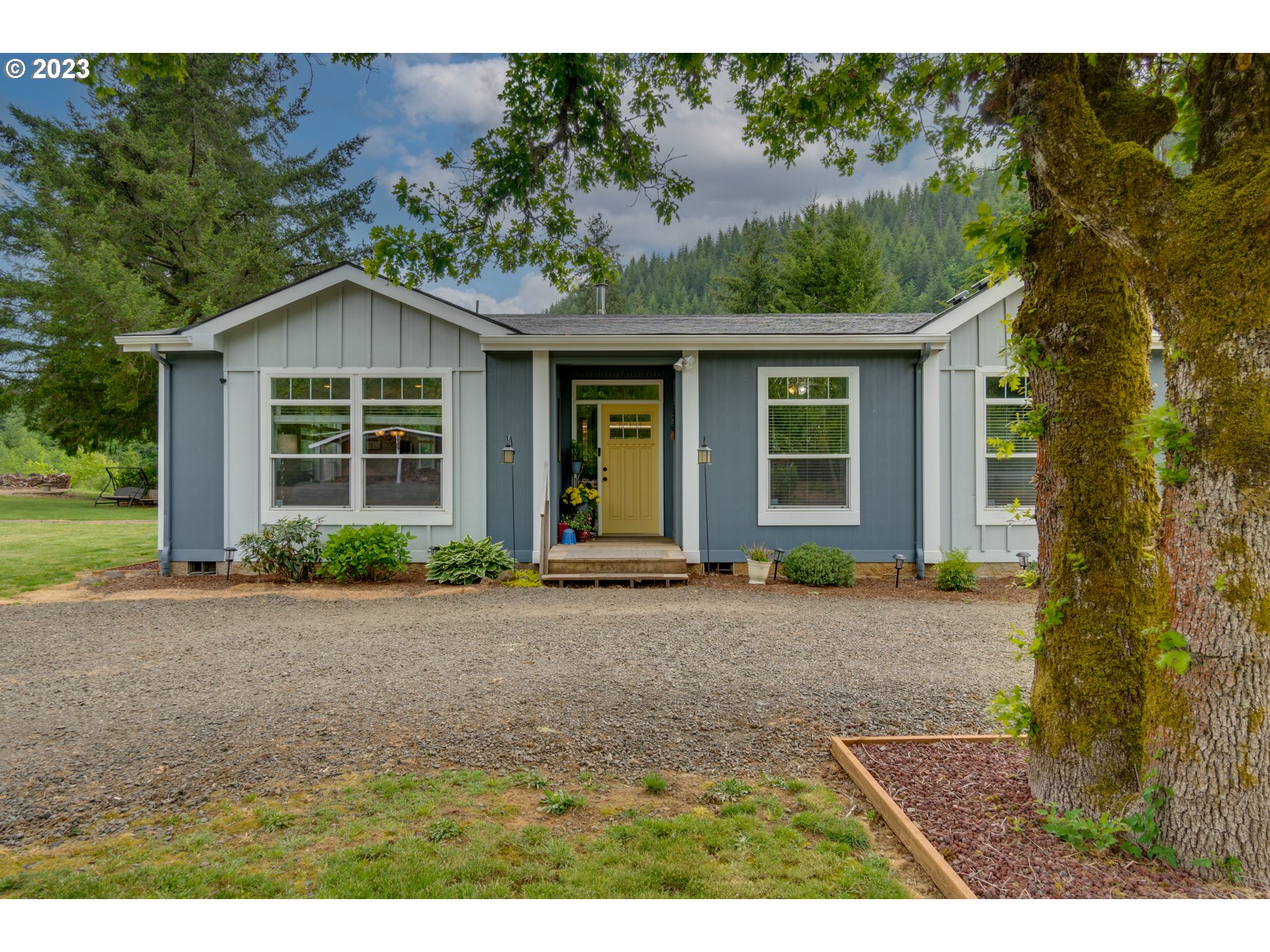 12760 Gilbert Creek Road Willamina, OR 97396 - Photo 3 of 48 Entrance/Foyer