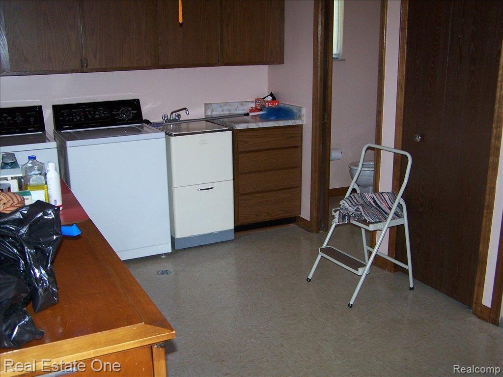 22679 Penton Rise Court Novi, MI 48375 - Photo 17 of 25 large laundry/mud room