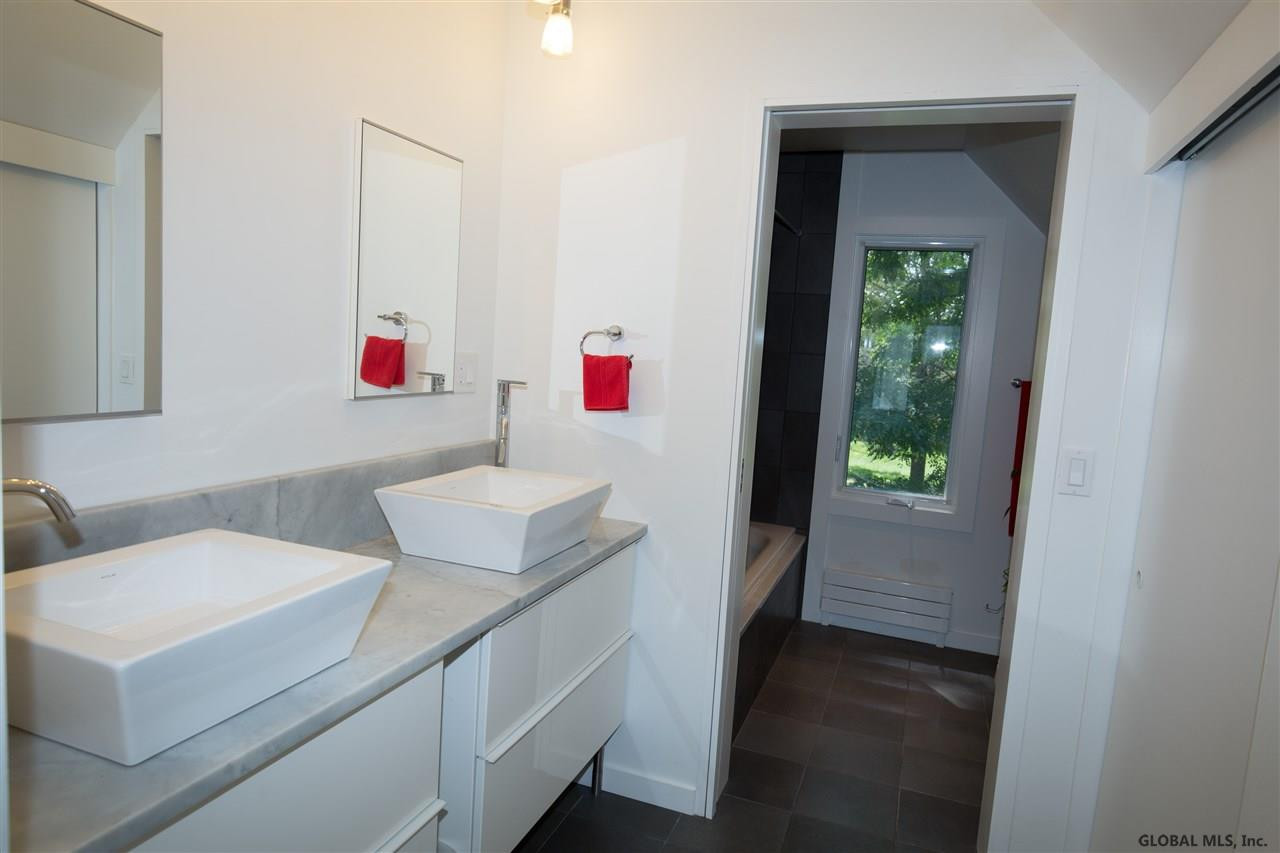 192 Van Wies Point Road Bethlehem, NY 12077 - Photo 12 of 18 Photo 12
