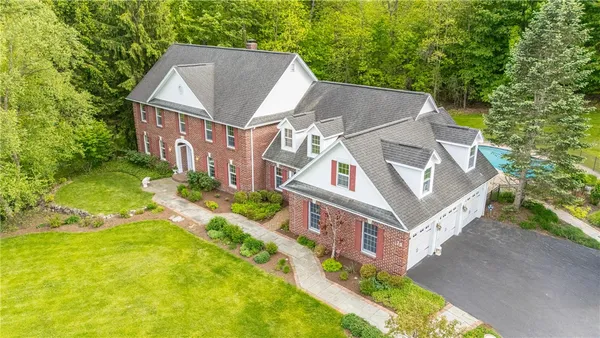 $1,295,000 | 10 Ponds Edge Way, Pittsford, NY 14534