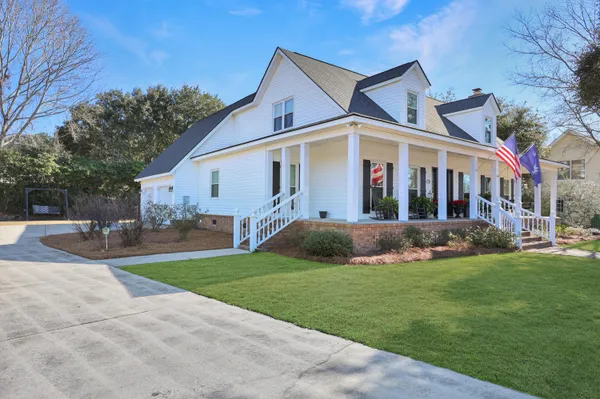 $600,000 | 1109 Hollybrooke Drive, Moncks Corner, SC 29461