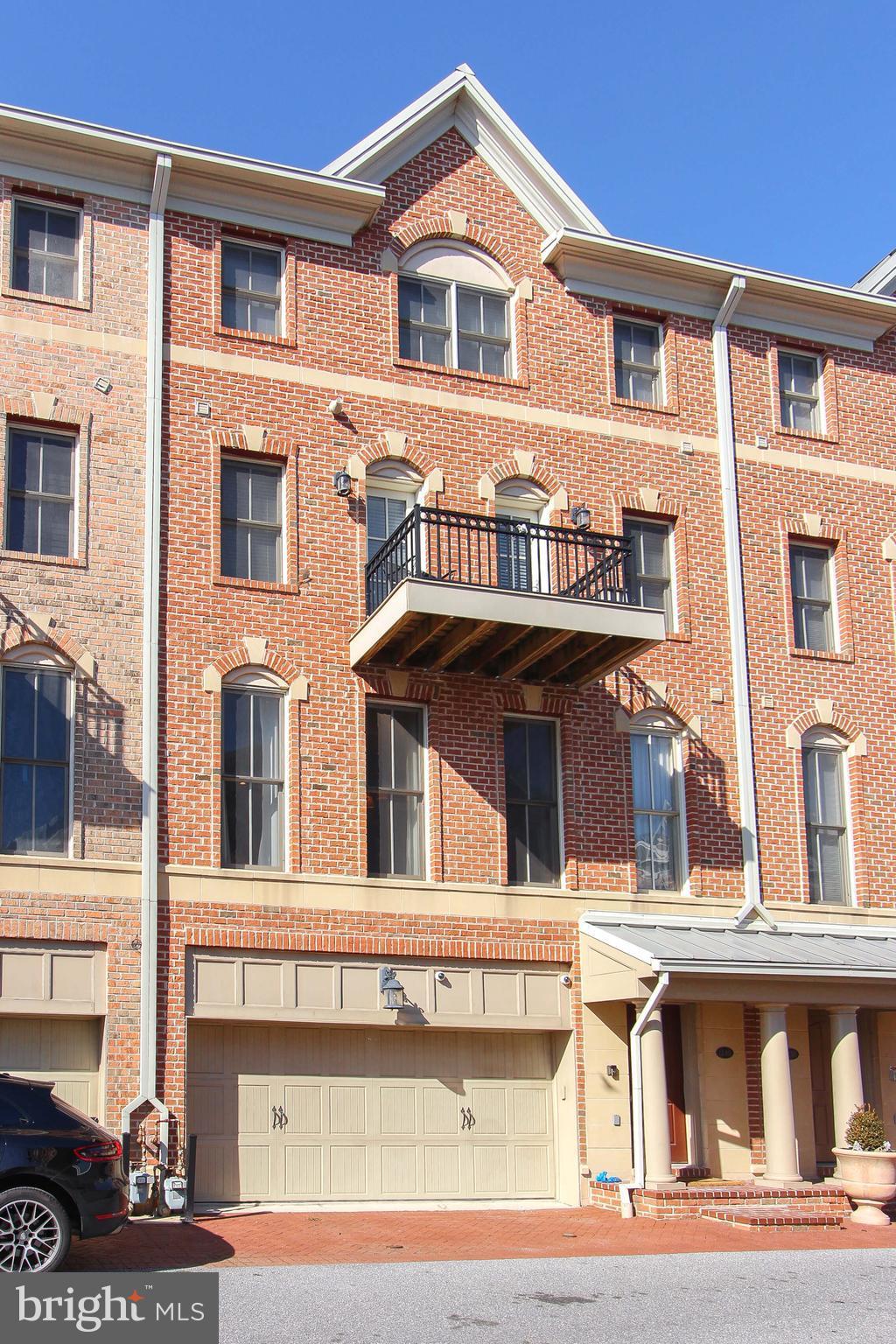1240 Dockside Circle Baltimore, MD 21224 - Photo 1 of 30 Exterior (Front)
