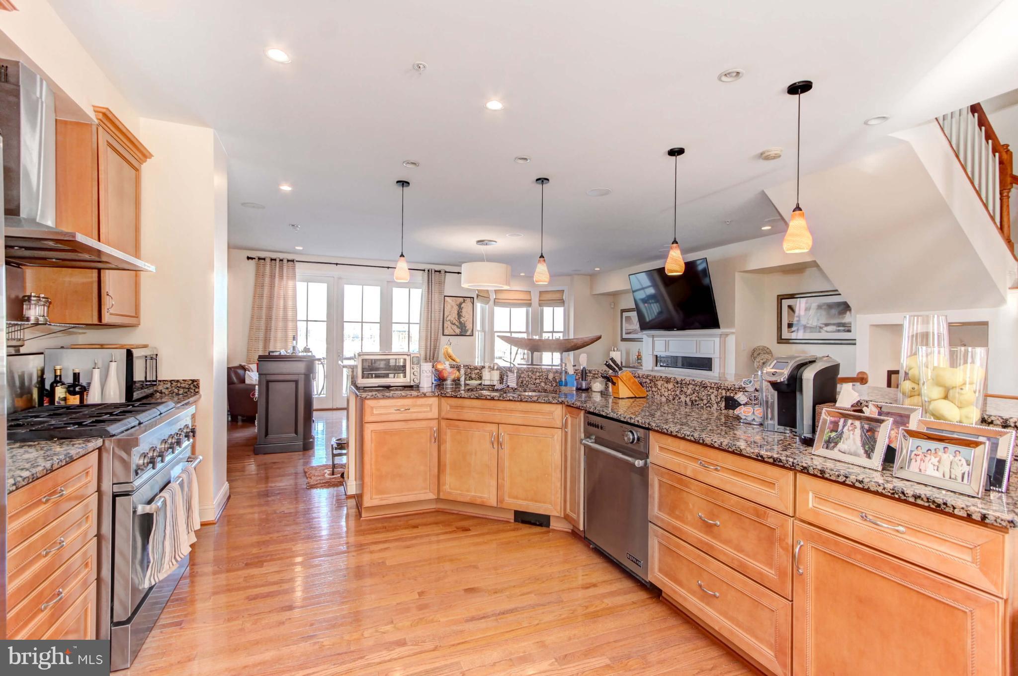 1240 Dockside Circle Baltimore, MD 21224 - Photo 2 of 30 Kitchen