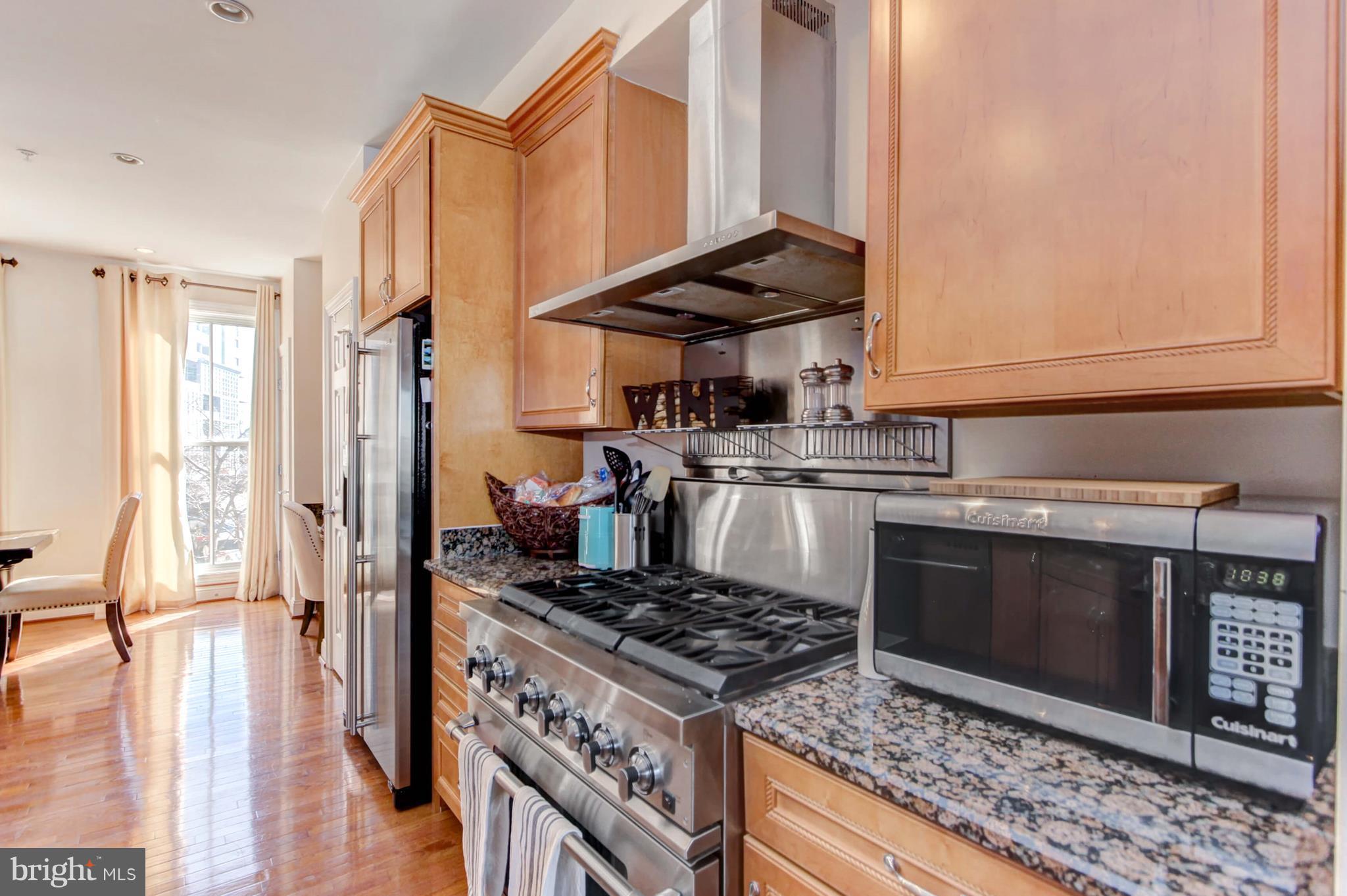 1240 Dockside Circle Baltimore, MD 21224 - Photo 4 of 30 Kitchen
